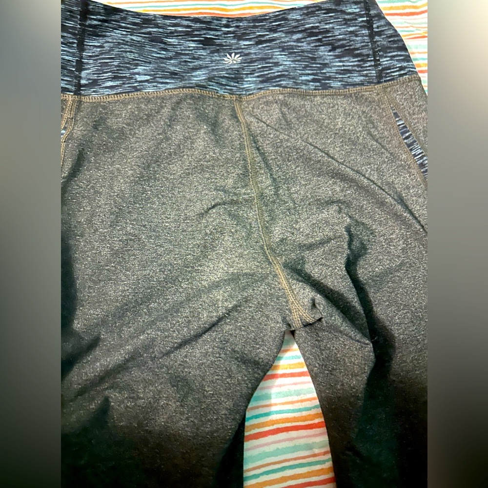 EUC Athleta leggings MT= Medium Tall